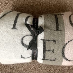 New Victoria Secret throw blanket- never opened